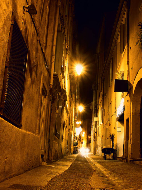  hátsó utcák és sávok éjjel Montpellier Franciaország városi és építészeti - Fotó, kép