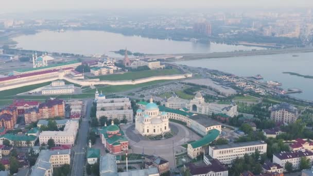 Kazan, Rusko. Letecký pohled na Kazanský Kreml a Kazanskou katedrálu časně ráno. 4K - Záběry, video