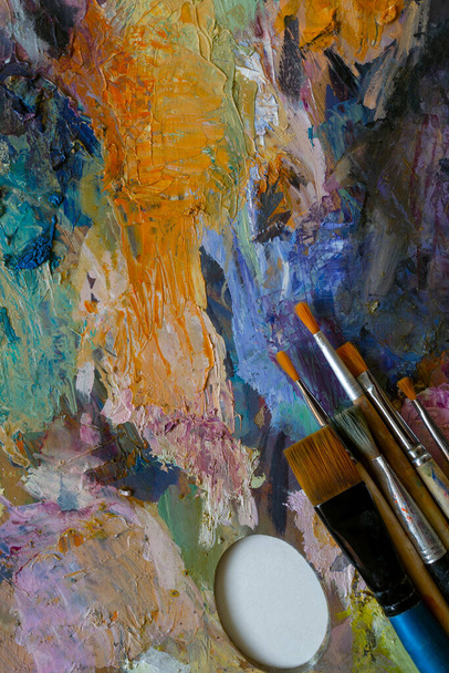 Palette, brushes. Rough strokes of paint. Abstract. Art. Background. Close-up. - Foto, Imagen