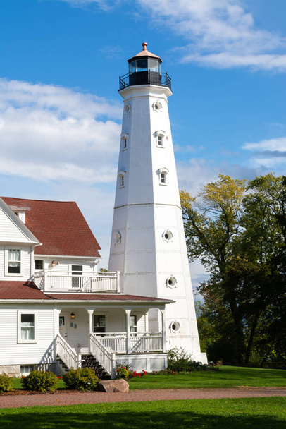 Der North Point Leuchtturm an einem schönen Herbsttag sagen. Milwaukee, Wisconsin, USA - Foto, Bild