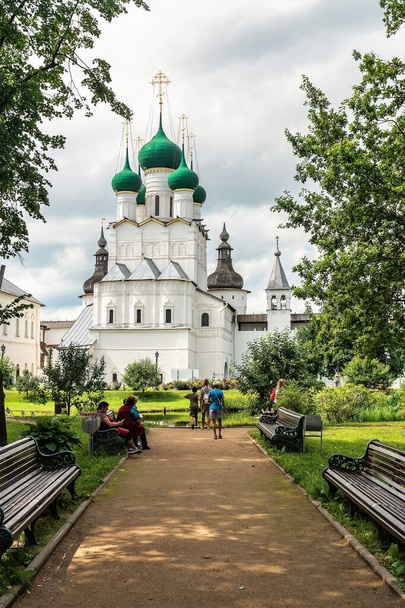Russia, Rostov, July 2020. A shady alley and a view of the temple in the city Kremlin. - 写真・画像