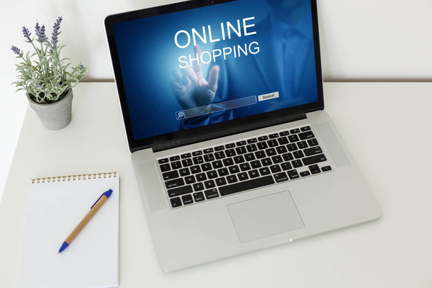 online on a laptop, Online customer service - Foto, immagini