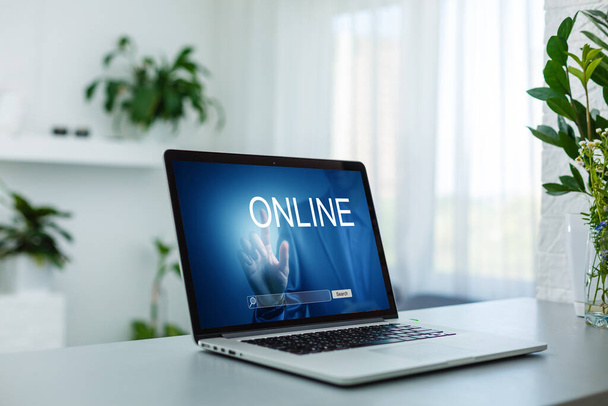 on-line σε ένα φορητό υπολογιστή, Online εξυπηρέτηση πελατών - Φωτογραφία, εικόνα