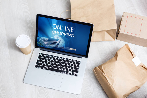 ιδέες online shopping ή internet shop, με laptop - Φωτογραφία, εικόνα