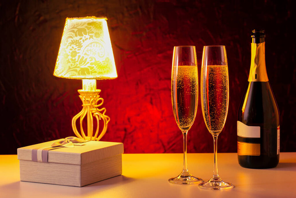 Romantic luxury evening with champagne and gift. Valentines Day. - Zdjęcie, obraz