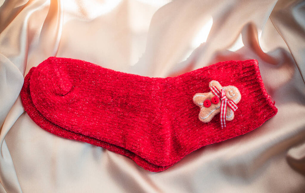 Jolies chaussettes rouges, détails mignons des tenues de la maison - Photo, image