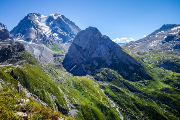 Grande Casse Alpine glacier landscape in Pralognan la Vanoise. French alps. - Foto, imagen
