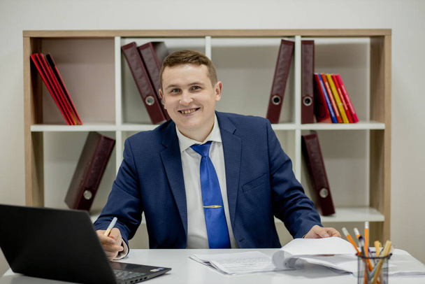 Workplace attorney success collar executive notary broker lawyer people corporate concept. Concentrated serious handsome pensive smart clever broker realtor recruiter using netbook at work. - Fotografie, Obrázek
