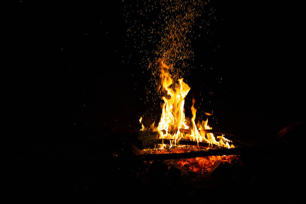 Bonfire flames on a black background. The concept of memory, mysticism. - Fotografie, Obrázek