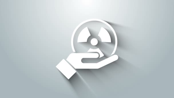 Fehér Radioaktív a kezében ikon elszigetelt szürke alapon. Radioaktív mérgező szimbólum. Sugárzási veszély jel. 4K Videó mozgás grafikus animáció - Felvétel, videó