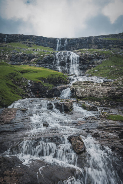 Waterfalls in the village of Saksun on the Faroe islands. No people around, traditional stone houses. - Zdjęcie, obraz
