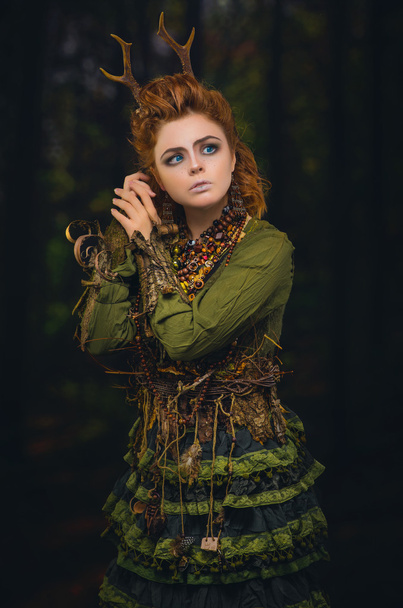 Forest girl with antlers - Foto, imagen