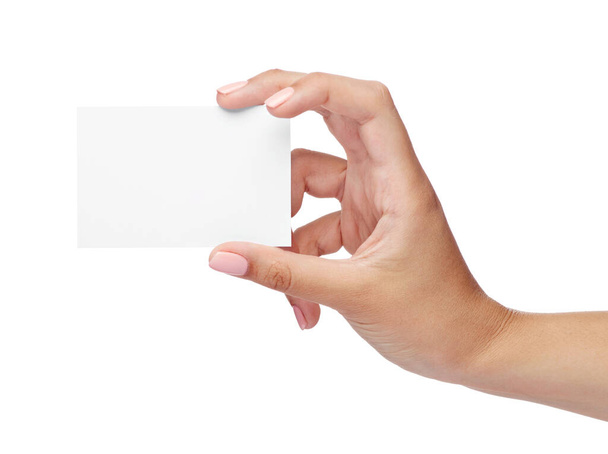 крупным планом женской руки, держащей табличку с бланком на белом фоне - Фото, изображение