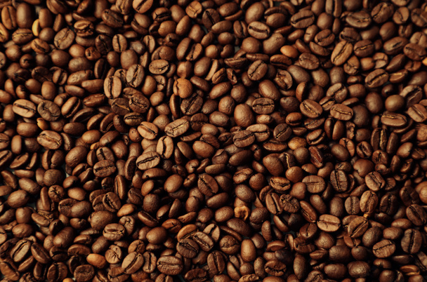 Nahaufnahme gerösteter Kaffeebohnen - Foto, Bild