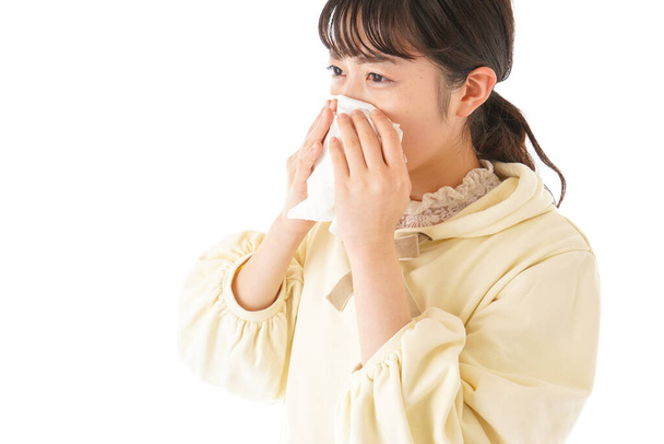 Giovane donna soffre di febbre da fieno, allergia - Foto, immagini