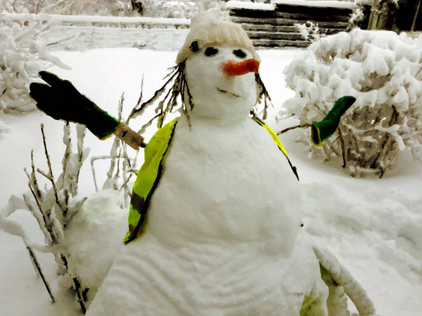 Un muñeco de nieve fuera de la casa después de una fuerte nevada en el estilo de pintura al óleo digital - Foto, imagen