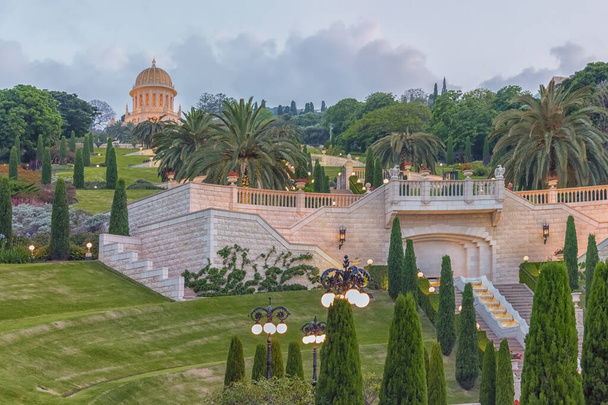 Terrassen des Bahai-Glaubens, die Hängenden Gärten von Haifa, Heiliger Ort in Haifa. Eine der meistbesuchten Touristenattraktionen Israels - Foto, Bild