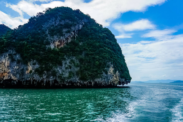 Phuket, Thailand island scenery. Phuket is one of the southern provinces of Thailand. It consists of the island of Phuket, the country's largest island. - 写真・画像