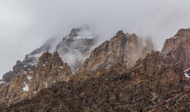 Rocky mountains in Jizev (Jizeu, Geisev or Jisev) valley in Pamir mountains, Tajikistan - Фото, зображення