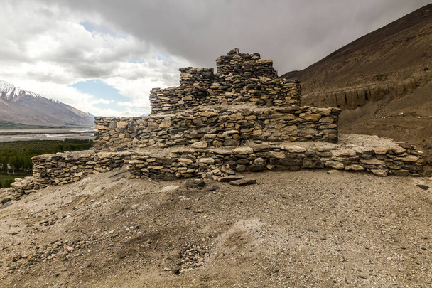 Buddhist stupa in Vrang village in Wakhan valley, Tajikistan - Foto, immagini