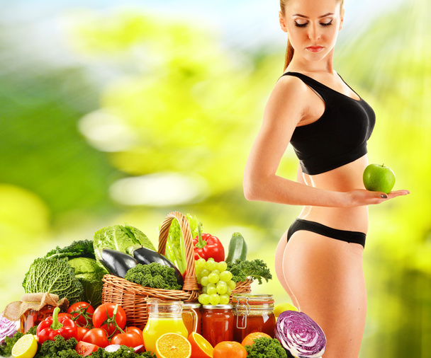 Dieting. Balanced diet based on raw organic vegetables - Photo, Image
