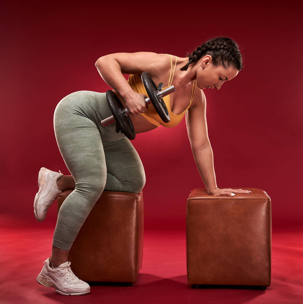 Confident plus size young woman in fitness attire exercising at studio  - Φωτογραφία, εικόνα