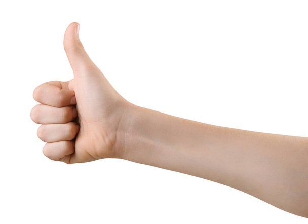 Рука мальчика показывает большой палец на знак "ОК". Рука показывает жест одобрения. Все круто, все в порядке, изолировано на белом. Концепция успеха. - Фото, изображение