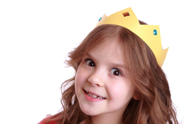 Girl wearing paper crown - 写真・画像