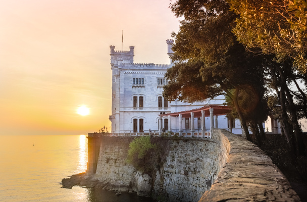 Готель Miramare замок, Трієст, Італія, Європа. - Фото, зображення