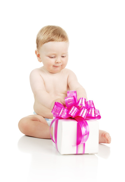 Baby with gift - Valokuva, kuva