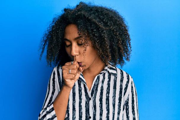 Beautiful african american woman with afro hair wearing casual clothes feeling unwell and coughing as symptom for cold or bronchitis. health care concept.  - Fotó, kép