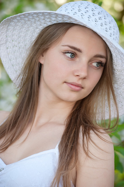 Girl in hat - Foto, afbeelding