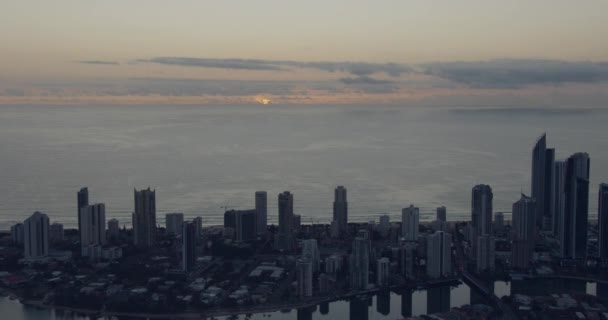 Повітряний вид сходу сонця Серфери Райський хмарочос Золотого узбережжя
 - Кадри, відео