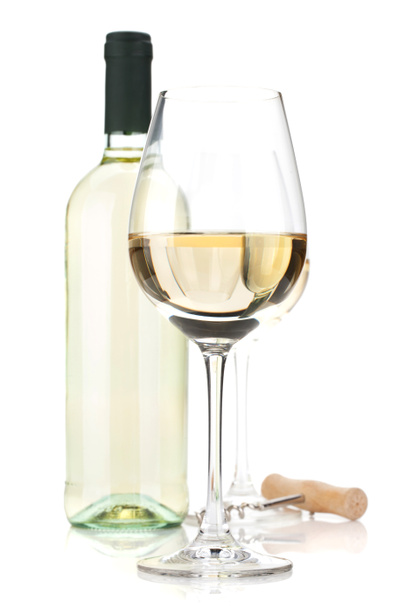 Weißweingläser, Flasche und Korkenzieher - Foto, Bild