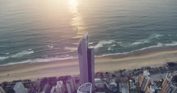 Повітряний вид сходу сонця Серфери Райський хмарочос Золотого узбережжя
 - Кадри, відео