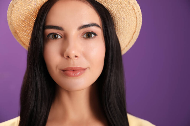Portrait of beautiful young woman on purple background, closeup - Foto, immagini