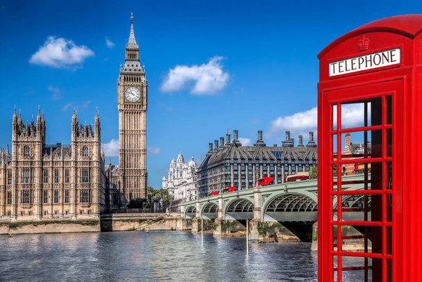 Londýnské symboly s BIG BEN, DOUBLE DECKER BUSES a Red Phone Booth v Anglii, Velká Británie - Fotografie, Obrázek