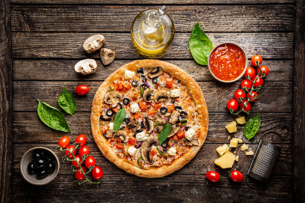 Finom zöldséges pizza - Fotó, kép