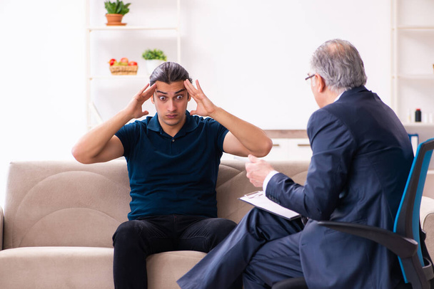 Young man visiting old male psychologist - Photo, Image