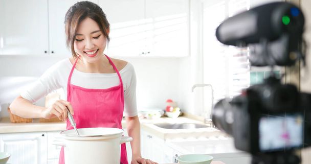 Asian pretty live streamer online to introduce delicious food  - Zdjęcie, obraz