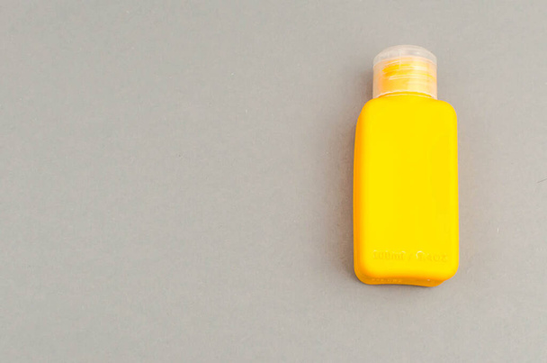 Duş ve hijyen ürünleri için çok renkli şişeler - Fotoğraf, Görsel