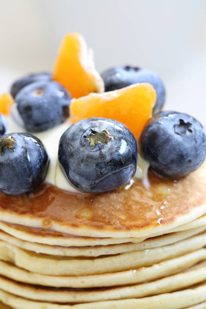 Pancakes with blueberries on a white background - Foto, afbeelding