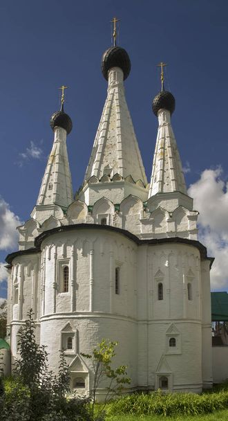 Kerk van Hemelvaart van de Heilige Maagd Maria - Wonderbaarlijke (Divnaya) kerk in het klooster van St. Alexis (Alekseevsky klooster) in Uglich. Rusland - Foto, afbeelding