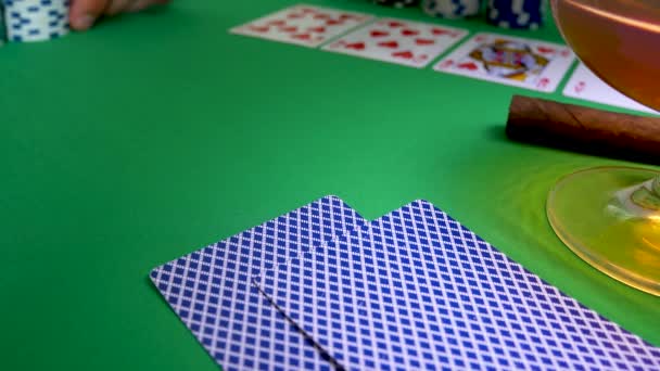 Poker Glücksspiel Chips auf dem Tisch - Filmmaterial, Video