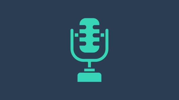 Turkoois Microphone icoon geïsoleerd op blauwe achtergrond. Op radio microfoon. Speaker teken. 4K Video motion grafische animatie - Video