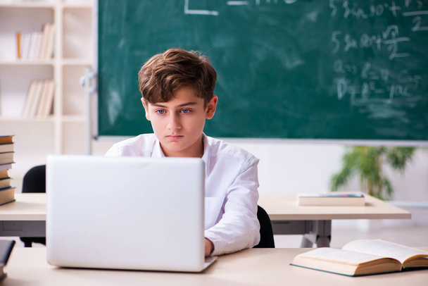 Schoolboy in tele-education concept in the classroom - Zdjęcie, obraz