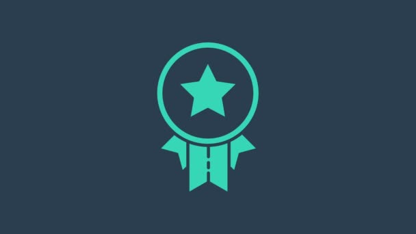 Tyrkysová medaile s ikonou hvězdy izolovanou na modrém pozadí. Znamení vítězů. Medaile za ocenění. Grafická animace pohybu videa 4K - Záběry, video