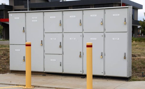 Βιομηχανικό κουτί ηλεκτρικής ενέργειας με χωριστά πάνελ και κουτιά - Φωτογραφία, εικόνα