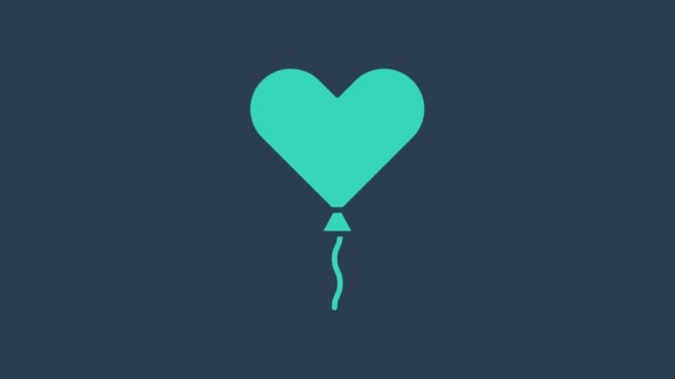Türkiz léggömb szív formájában, kék alapon elszigetelt szalagikonnal. Valentin nap. 4K Videó mozgás grafikus animáció - Felvétel, videó