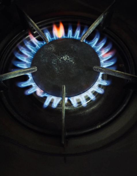 Cocina de gas, fuego, azul, fondo - Foto, imagen